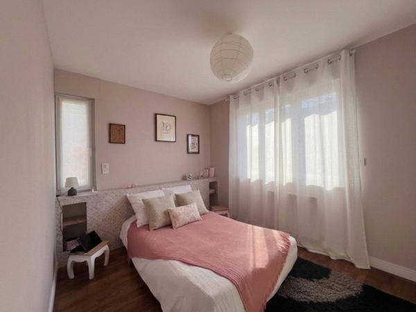 Maison 8 pièce(s) 6 chambre(s) 195 m²