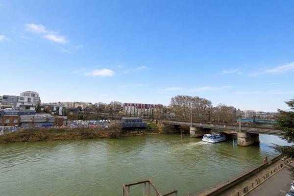 Superbe 3 pièces de standing avec vue sur la Seine, Immeuble classé