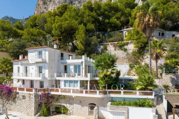Villa face à la mer sur 6000m² de terrain