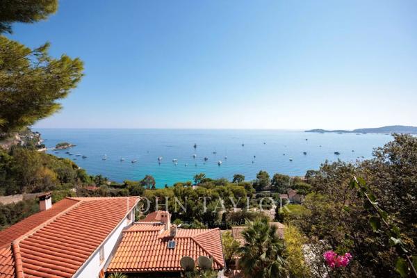 Villa face à la mer sur 6000m² de terrain