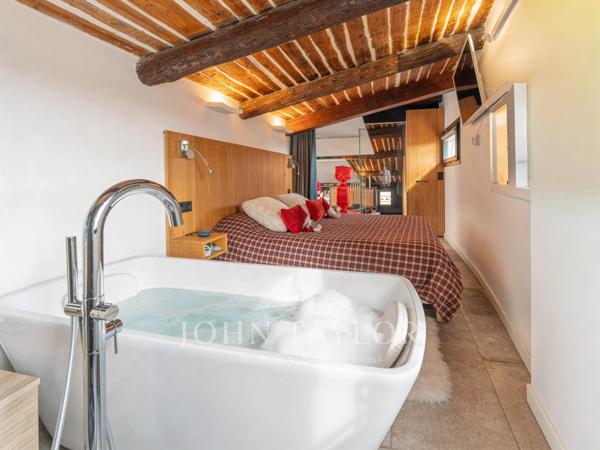Loft avec terrasse au dernier étage – Centre historique d’Aix-en-Provence