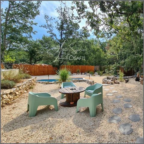 VILLA MODERNE AVEC PISCINE , AU CALME / TERRAIN CLOS