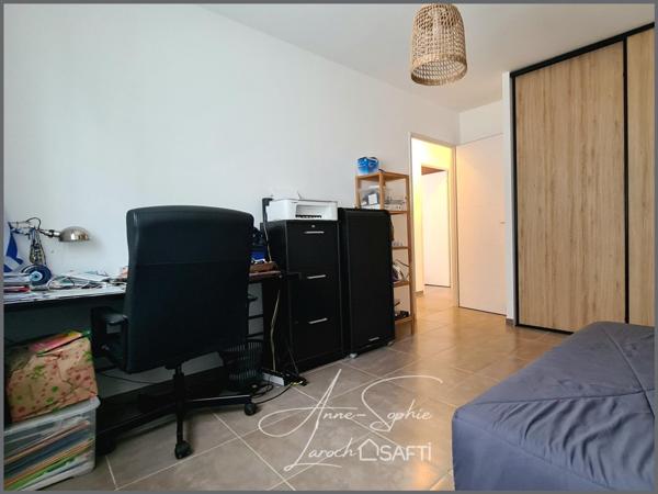 VILLA MODERNE AVEC PISCINE , AU CALME / TERRAIN CLOS