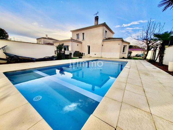 Maison familiale avec piscine, parcelle constructible et dépendance