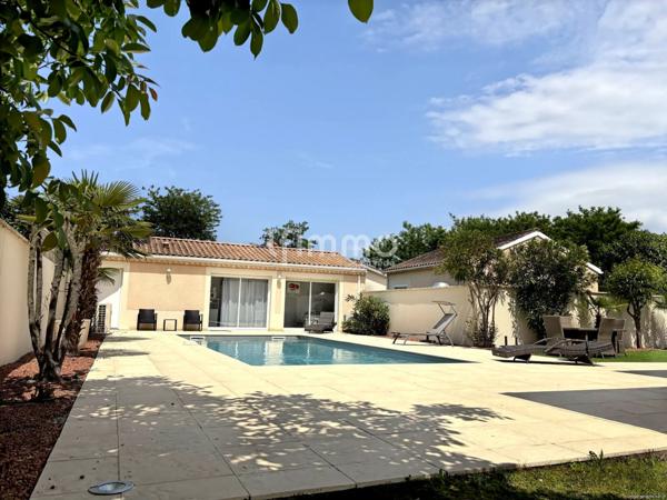 Maison familiale avec piscine, parcelle constructible et dépendance