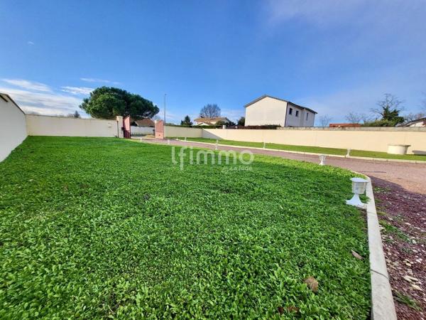 Maison familiale avec piscine, parcelle constructible et dépendance