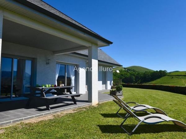 Maison - Proximite oloron-sainte-marie - Réf.:205411 PROXIMITE OLORON - SUPERBE MAISON CONTEMPORAINE T4 DE PLAIN-PIED AVEC VUE EXTRAORDINAIRE SUR LES MONTAGNES - VUE UNIQUE