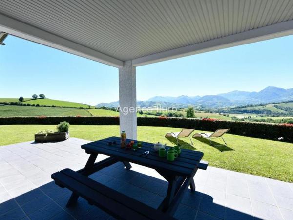 Maison - Proximite oloron-sainte-marie - Réf.:205411 PROXIMITE OLORON - SUPERBE MAISON CONTEMPORAINE T4 DE PLAIN-PIED AVEC VUE EXTRAORDINAIRE SUR LES MONTAGNES - VUE UNIQUE
