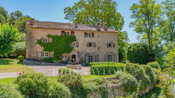 Domaine du XVIIᵉ siècle avec vue panoramique