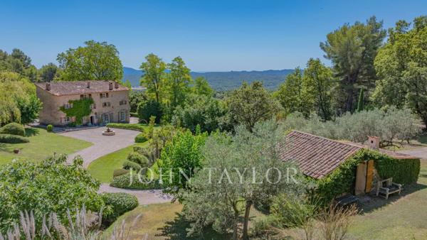 Domaine du XVIIᵉ siècle avec vue panoramique