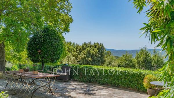 Domaine du XVIIᵉ siècle avec vue panoramique