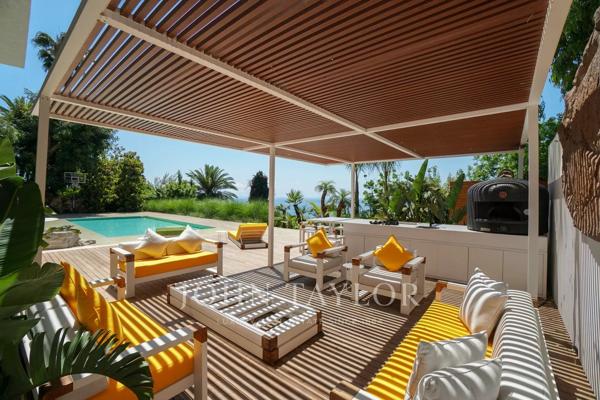 Roquebrune-Cap-Martin - villa vue mer - piscine- 5 chambres- Studio indépendant