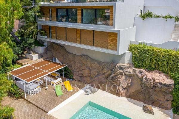 Roquebrune-Cap-Martin - villa vue mer - piscine- 5 chambres- Studio indépendant