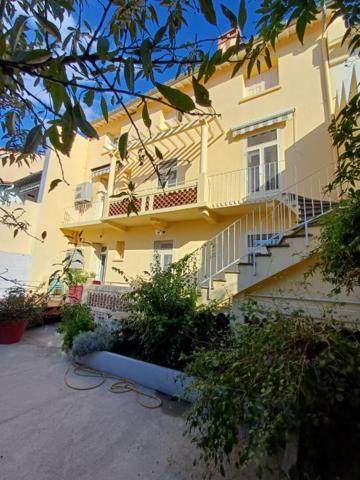 Immeuble art déco au palais des rois de Majorque- 280 m2 habitable + grenier aménagé, cave, garage et jardin