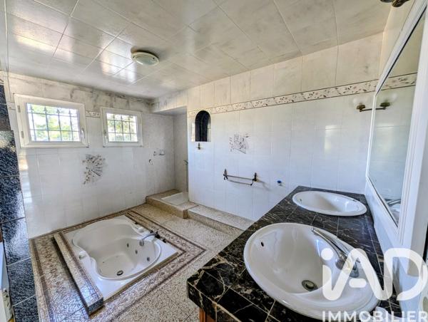 Maison à vendre 5 pièces 175 m² Villeneuve-lès-Béziers