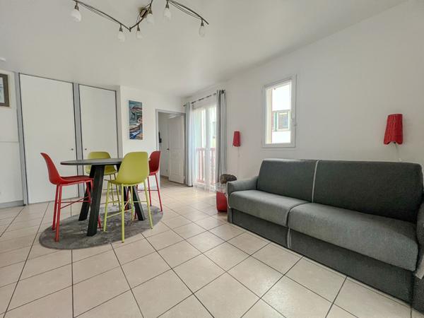 Saint-Jean-de-Luz  Grand studio avec parking et cave, centre-ville