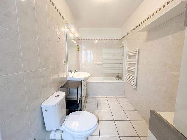 Saint-Jean-de-Luz  Grand studio avec parking et cave, centre-ville