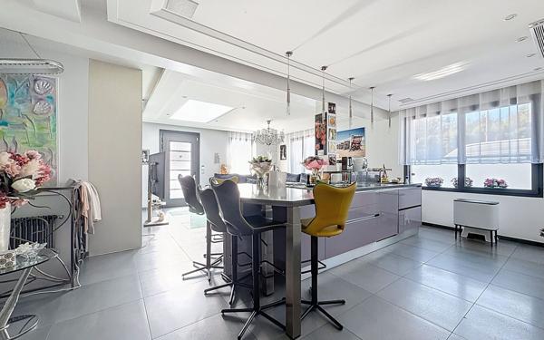 Maison à vendre    6 pièces • 153 m2 Suresnes