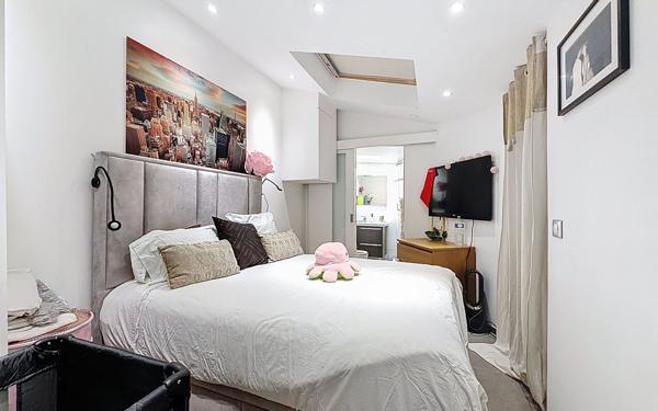 Maison à vendre    6 pièces • 153 m2 Suresnes