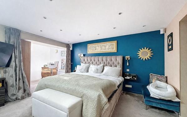 Maison à vendre    6 pièces • 153 m2 Suresnes