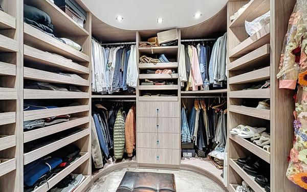 Maison à vendre    6 pièces • 153 m2 Suresnes