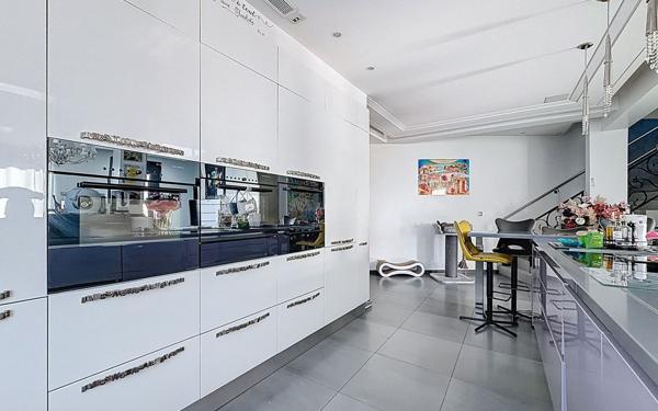 Maison à vendre    6 pièces • 153 m2 Suresnes