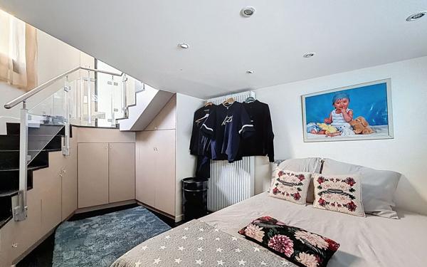 Maison à vendre    6 pièces • 153 m2 Suresnes