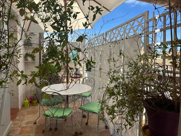 AIX EN PROVENCE CENTRE HISTORIQUE DUPLEX DERNIER ETAGE - GARAGE - POSSIBILITE BUREAUX