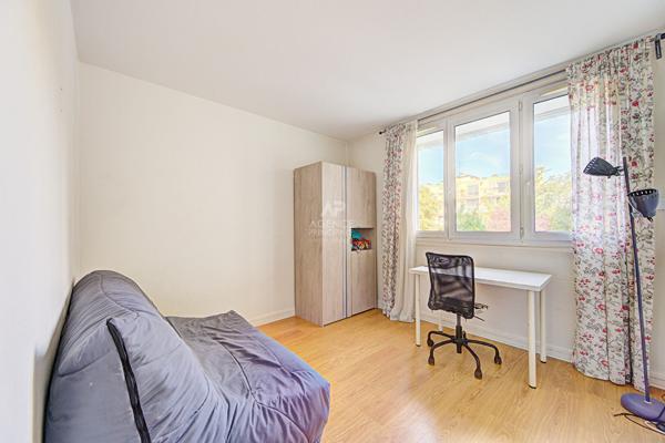 Appartement Saint Germain En Laye 3 pièces 66.43 m2 340 000 € **  - Référence  18896