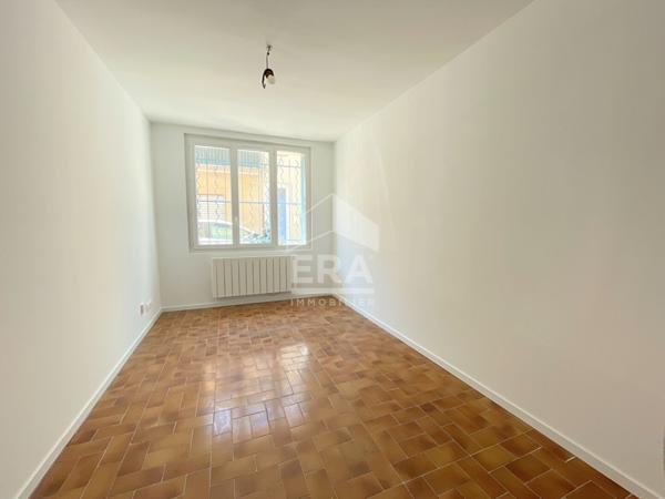 A VENDRE EN EXCLUSIVITE PERTUIS 84120 PROCHE CENTRE VILLE APPARTEMENT TYPE 1 AVEC CAVE ET COUR