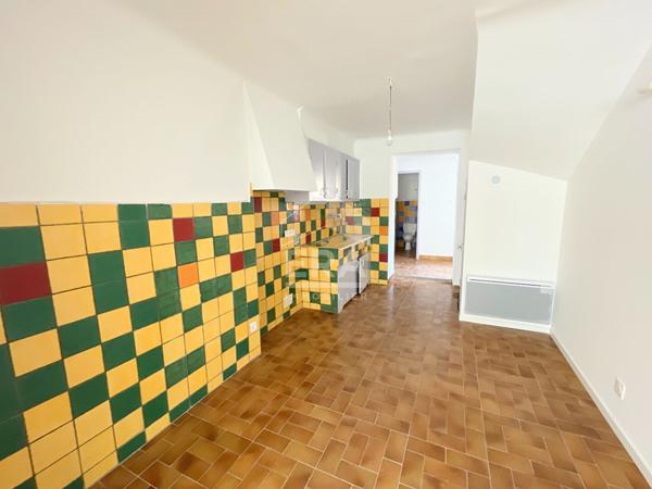 A VENDRE EN EXCLUSIVITE PERTUIS 84120 PROCHE CENTRE VILLE APPARTEMENT TYPE 1 AVEC CAVE ET COUR