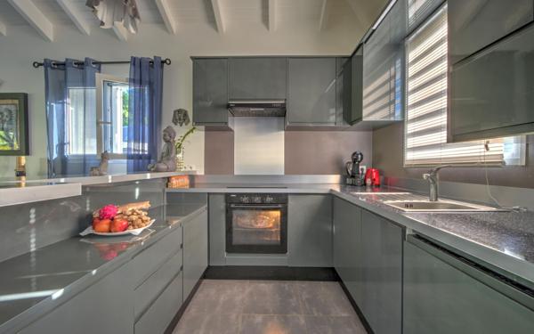 Maison à vendre    9 pièces •  Sainte-Anne