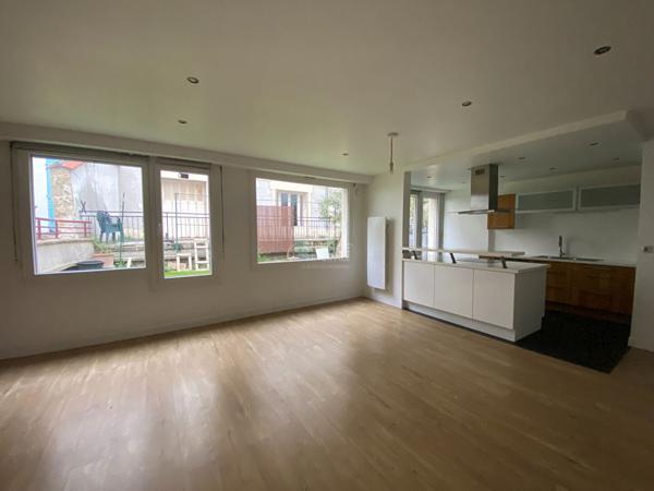 Appartement 3 pièces à louer en centre-ville de Pontoise avec terrasse Loyer 1 290 €/mois charges comprises **  - Référence  MG11340