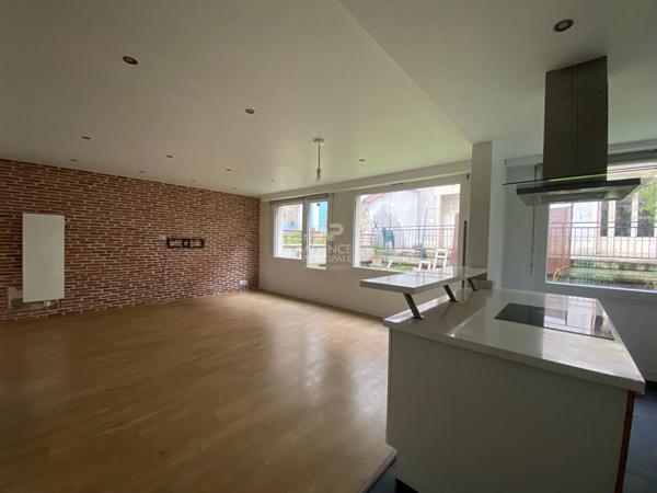 Appartement 3 pièces à louer en centre-ville de Pontoise avec terrasse Loyer 1 290 €/mois charges comprises **  - Référence  MG11340