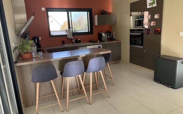 Maison à vendre    6 pièces • 170 m2 Mont-sous-Vaudrey