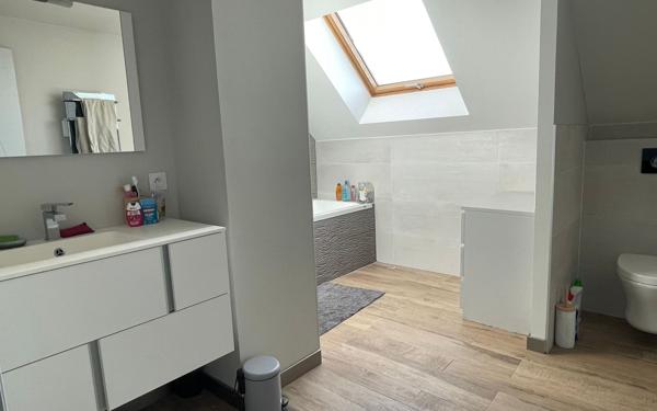 Maison à vendre    6 pièces • 170 m2 Mont-sous-Vaudrey