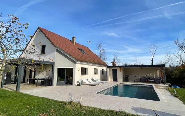 Maison à vendre    6 pièces • 170 m2 Mont-sous-Vaudrey