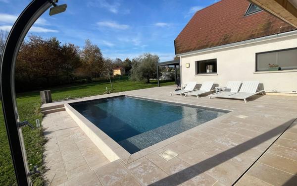 Maison à vendre    6 pièces • 170 m2 Mont-sous-Vaudrey