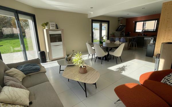 Maison à vendre    6 pièces • 170 m2 Mont-sous-Vaudrey