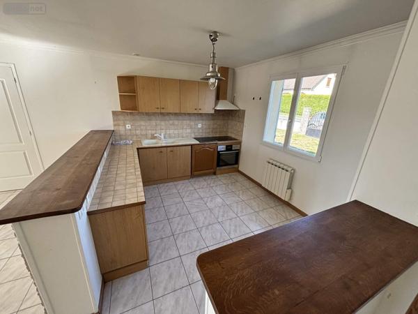 Maison à vendre à Bessé-sur-Braye dans la Sarthe (72310), ref : 101/1735