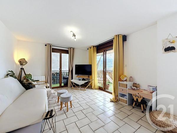 Appartement T4 à vendre  4 pièces - 98 m 2   TANINGES  - 74
