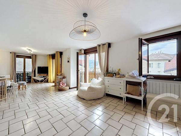 Appartement T4 à vendre  4 pièces - 98 m 2   TANINGES  - 74