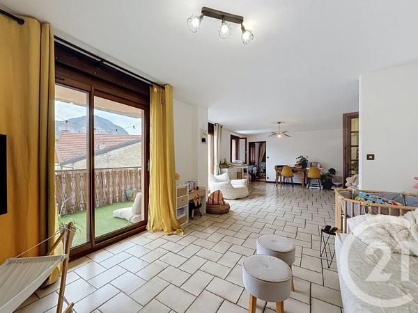 Appartement T4 à vendre  4 pièces - 98 m 2   TANINGES  - 74