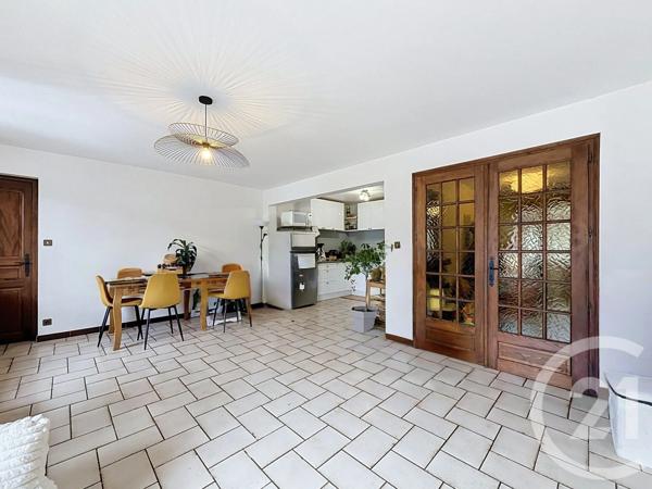 Appartement T4 à vendre  4 pièces - 98 m 2   TANINGES  - 74