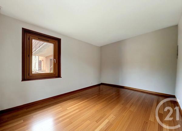 Appartement T4 à vendre  4 pièces - 98 m 2   TANINGES  - 74