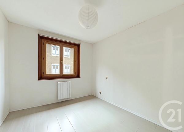 Appartement T4 à vendre  4 pièces - 98 m 2   TANINGES  - 74