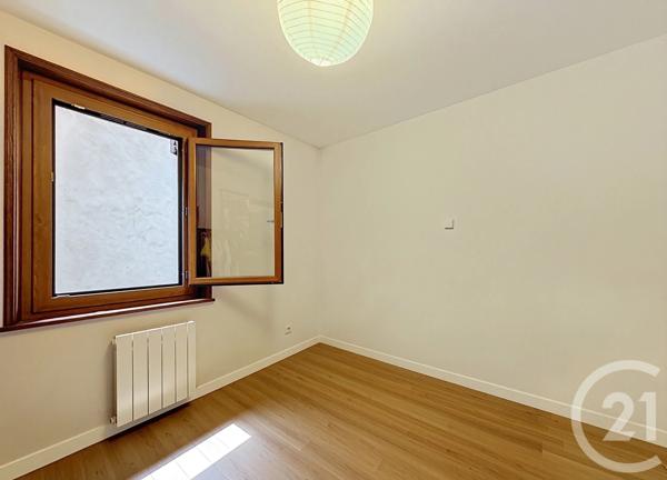 Appartement T4 à vendre  4 pièces - 98 m 2   TANINGES  - 74