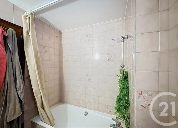 Appartement T4 à vendre  4 pièces - 98 m 2   TANINGES  - 74