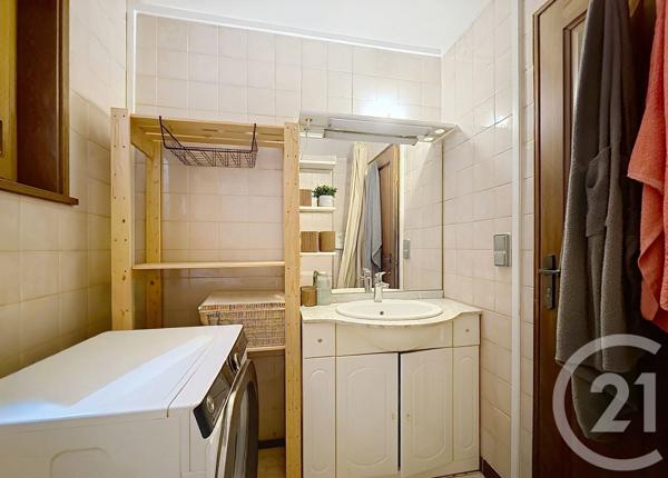Appartement T4 à vendre  4 pièces - 98 m 2   TANINGES  - 74