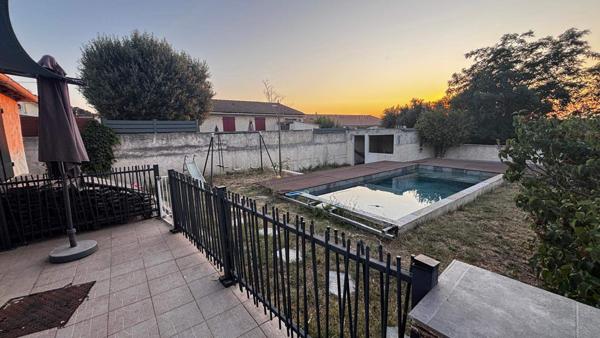 Maison à Gignac-la-Nerthe avec terrasse, piscine et garage